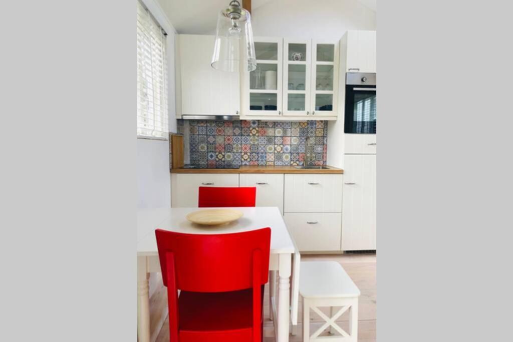 Tiny House In Tuin Van De Statige Villa Mariahof Dordrecht Eksteriør bilde