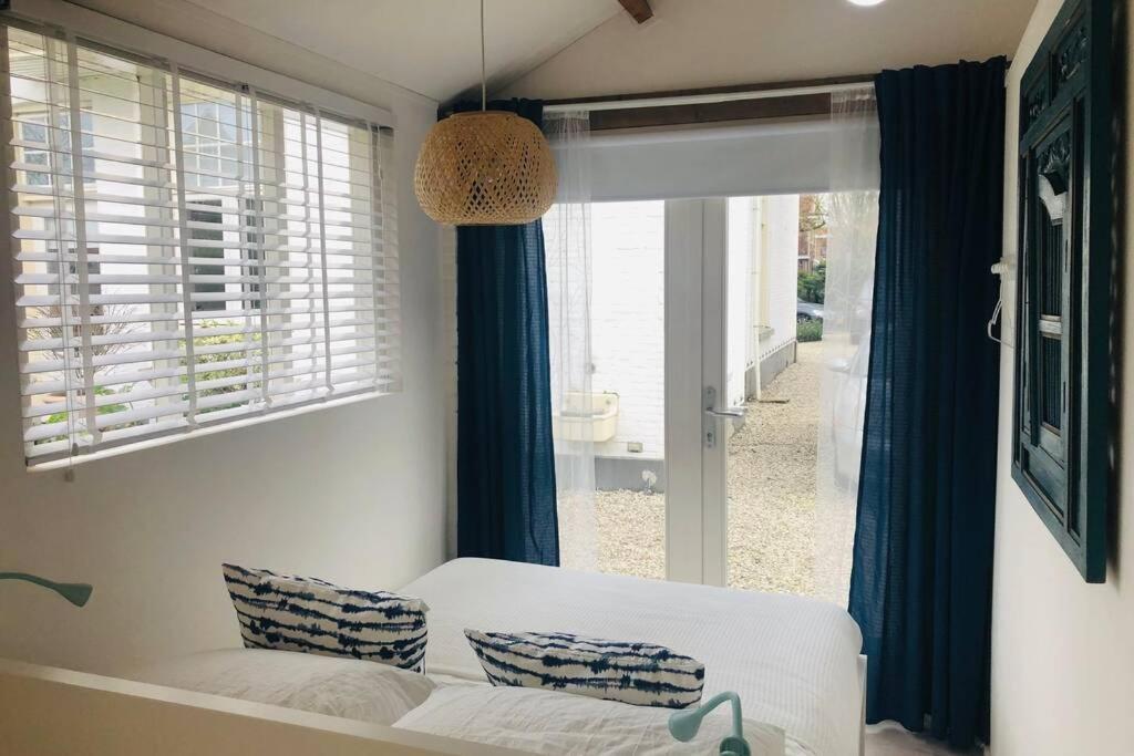 Tiny House In Tuin Van De Statige Villa Mariahof Dordrecht Eksteriør bilde